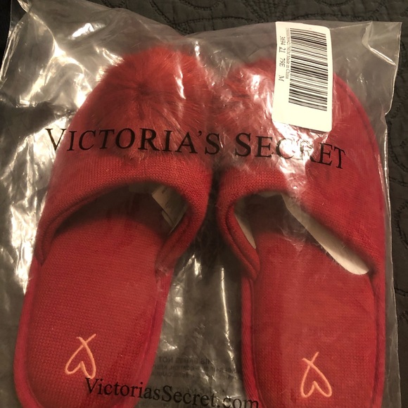 Victoria’s Secret Pom Pom slippers Red Medium - Picture 3 of 4
